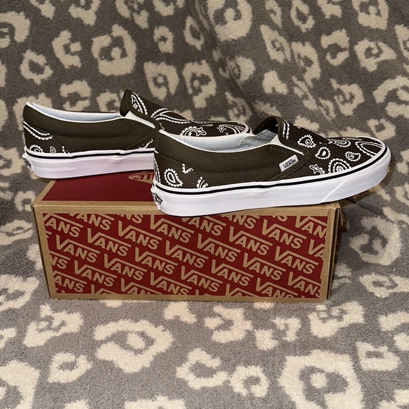 Classic Slip-on Vans New in Peace βπ» Paisley & Grape Lea π - Picture 9 of 17